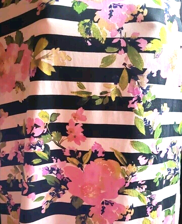 Evelie Size XL Black &Floral Patterened Top Round neck