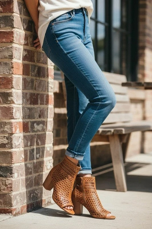 Report Women’s Peep Toe Zip-Up Woven Cutout Booties – Size 7.5 – Taupe/Tan