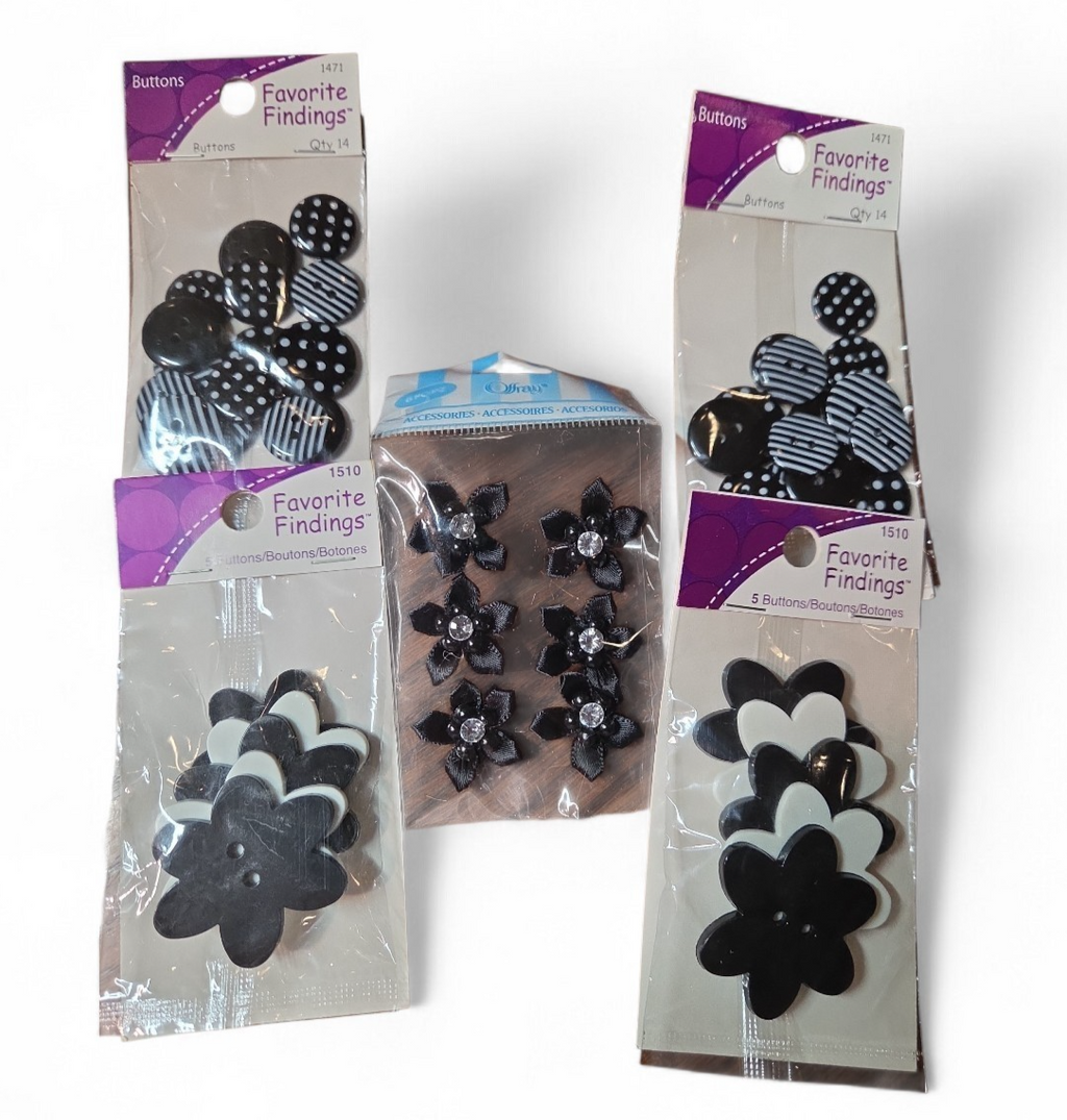A Crafter's Treasure!  A Lot of Ribbons, Fabric, And Buttons 32 pcs