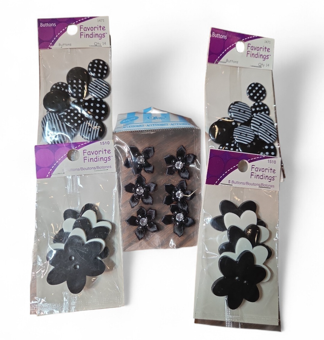A Crafter's Treasure!  A Lot of Ribbons, Fabric, And Buttons 32 pcs