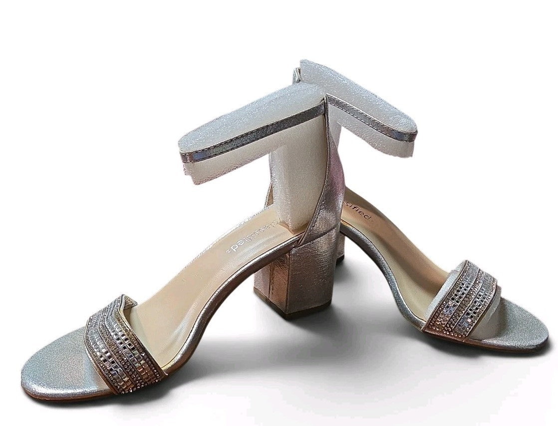 City Classified Women's Shoe Size 7  Silver Shimmer Heels
