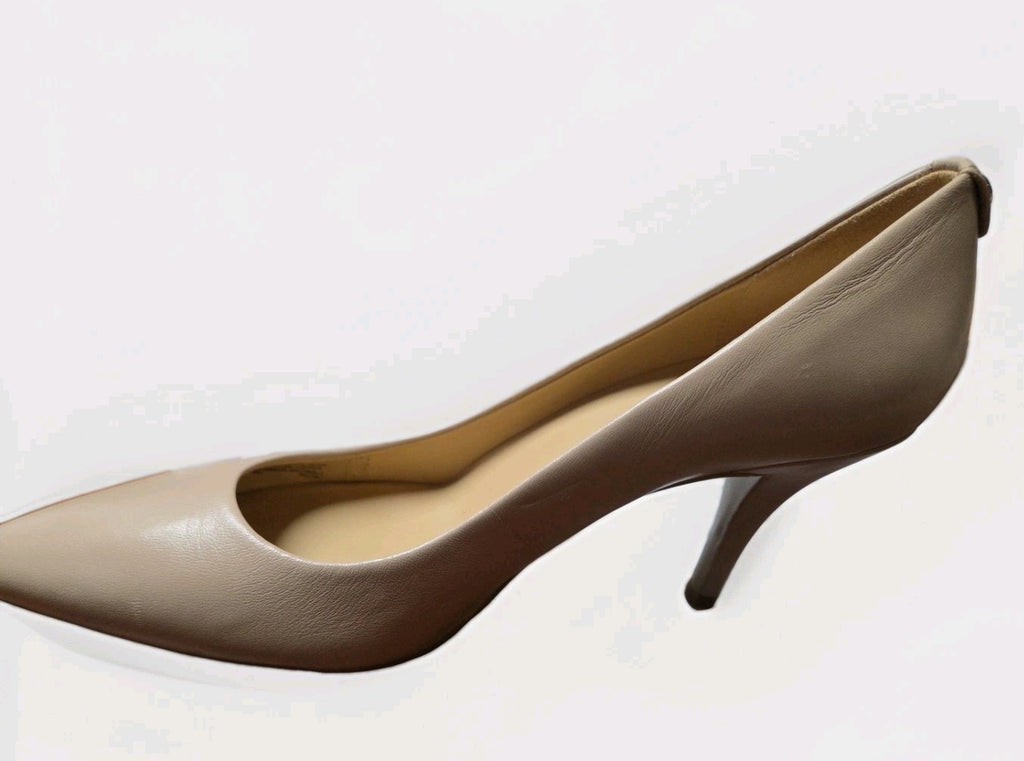 MICHAEL KORS Alina Flex Pump Leather Size 8M Beige Pointed Toe EUC 4507