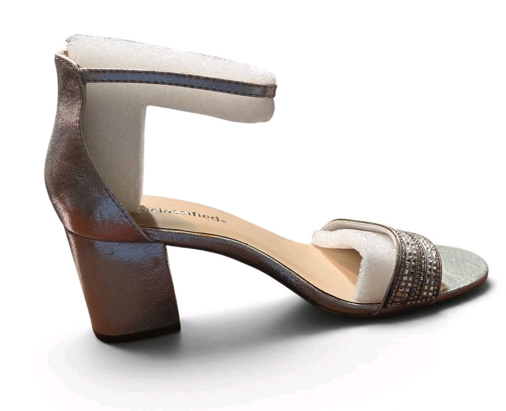 City Classified Women's Shoe Size 7  Silver Shimmer Heels
