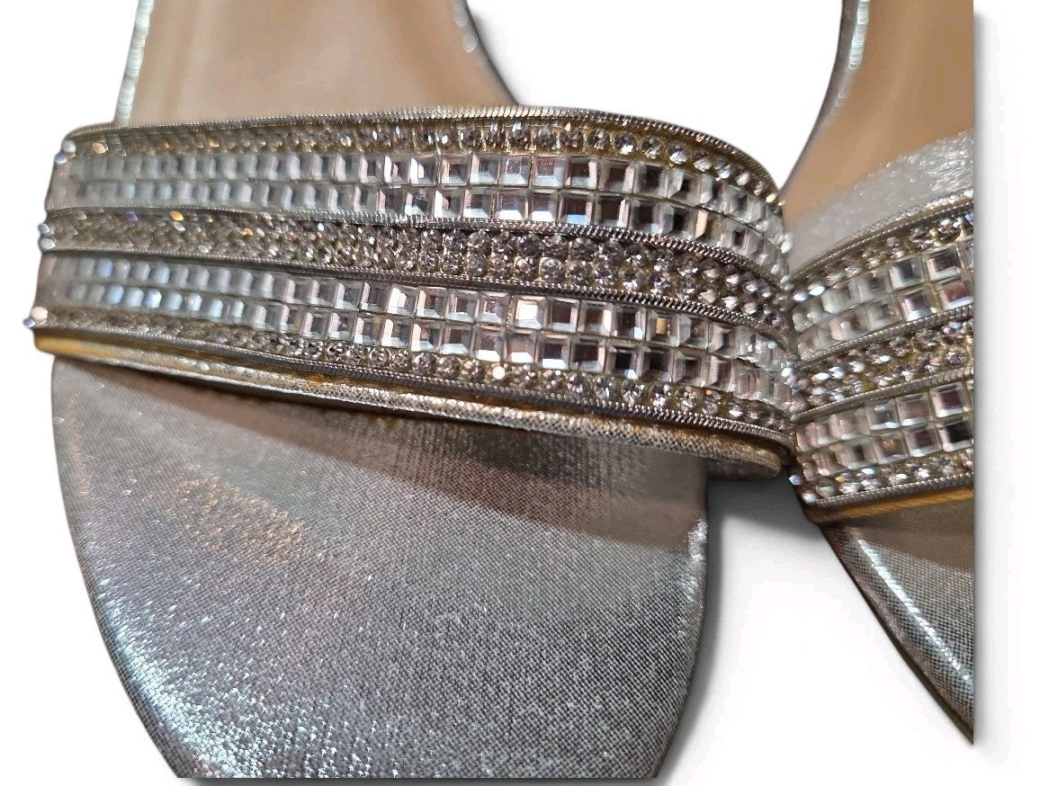 City Classified Women's Shoe Size 7  Silver Shimmer Heels