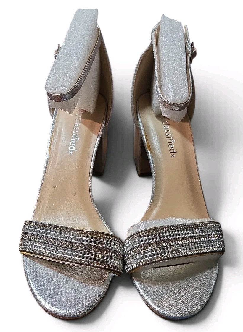 City Classified Women's Shoe Size 7  Silver Shimmer Heels