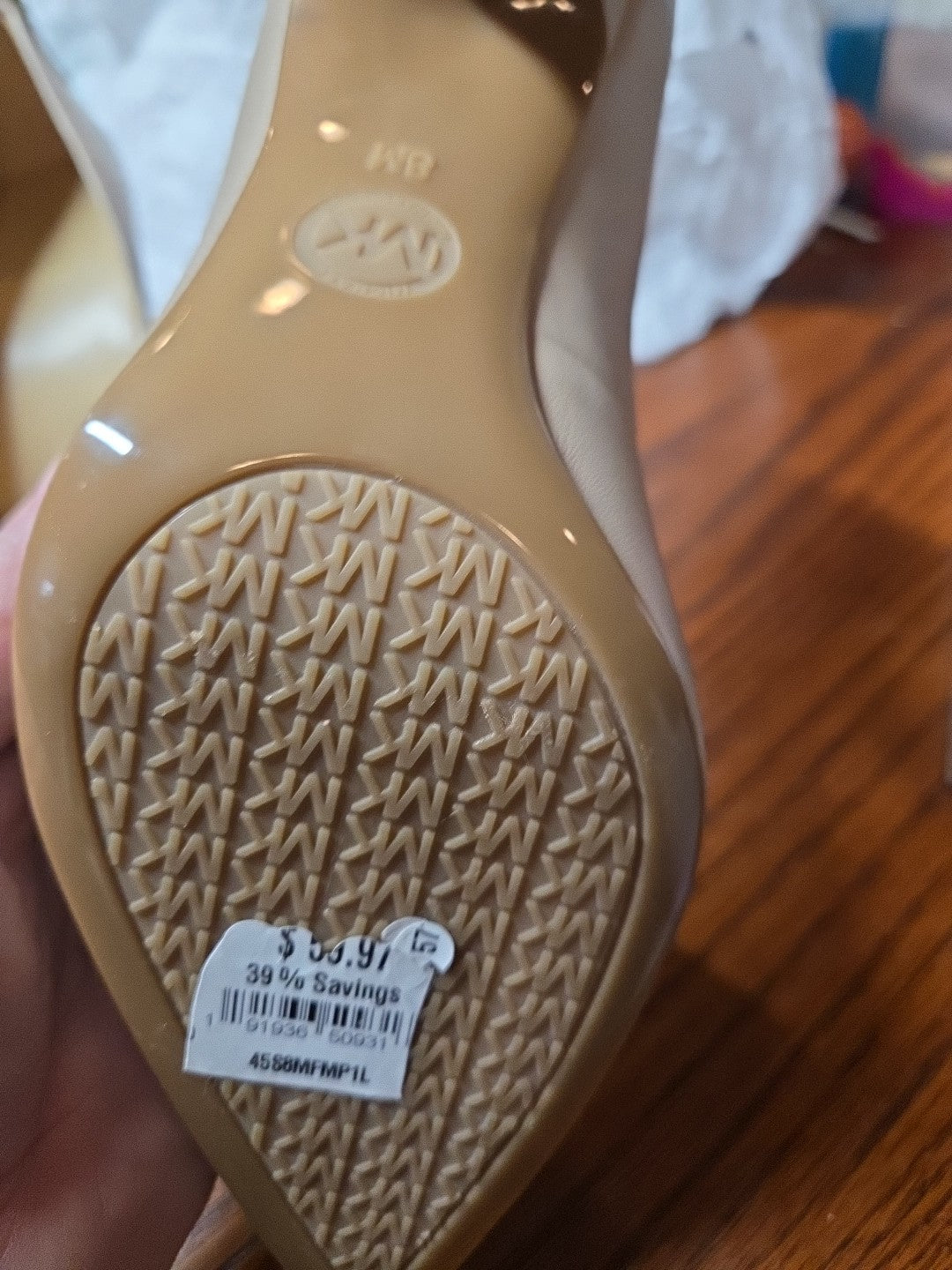 MICHAEL KORS Alina Flex Pump Leather Size 8M Beige Pointed Toe EUC 4507