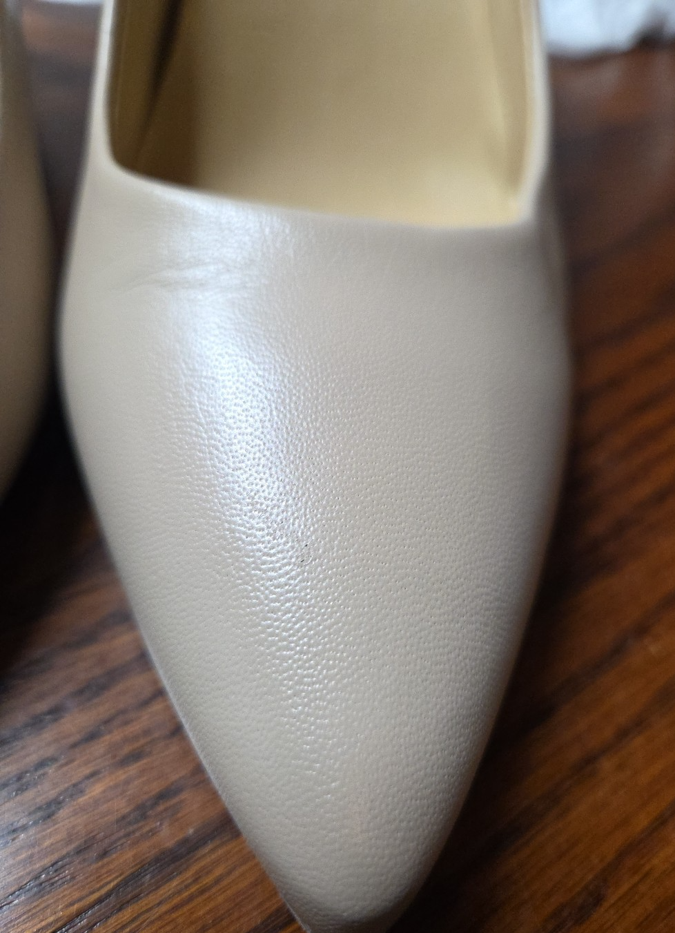 MICHAEL KORS Alina Flex Pump Leather Size 8M Beige Pointed Toe EUC 4507