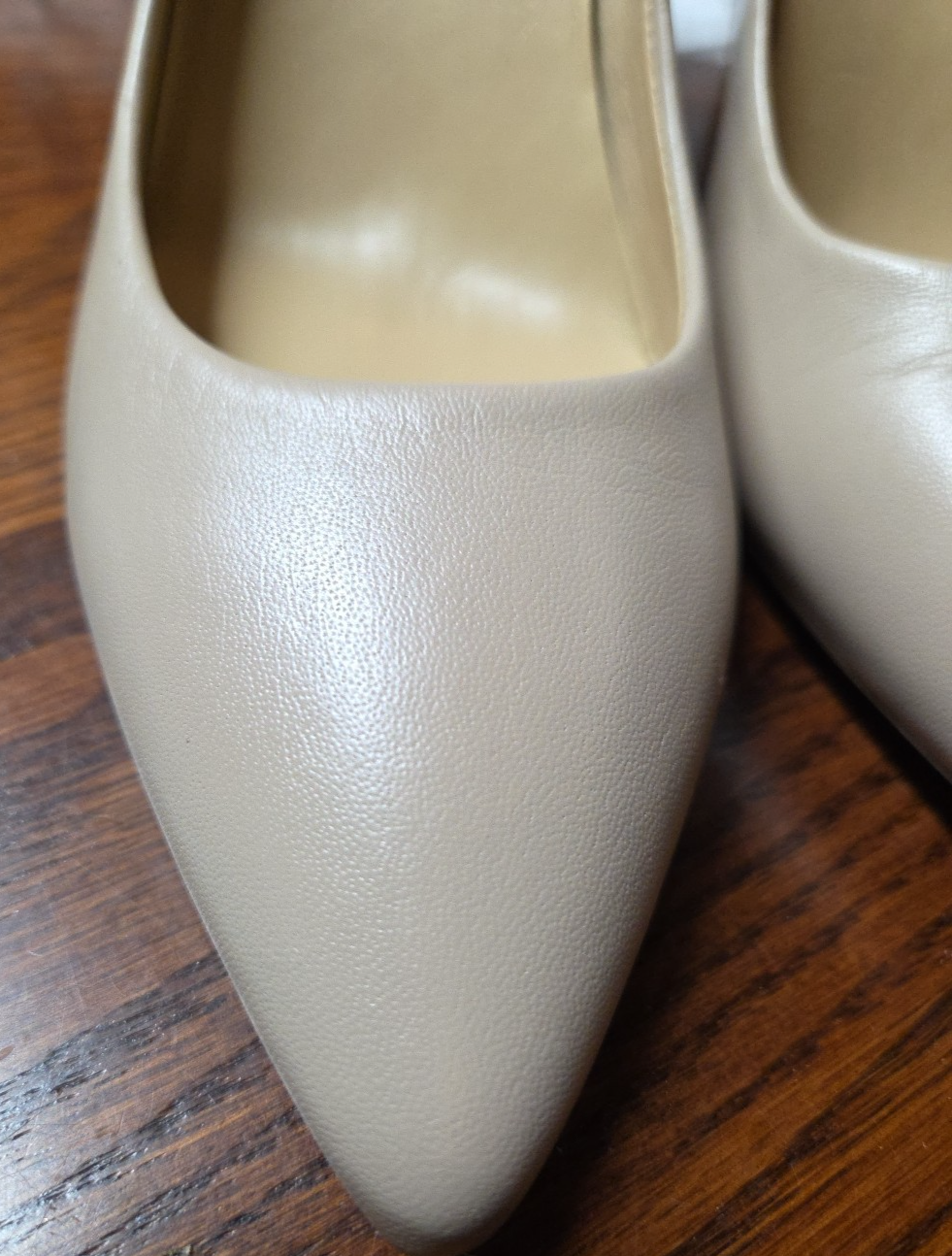 MICHAEL KORS Alina Flex Pump Leather Size 8M Beige Pointed Toe EUC 4507