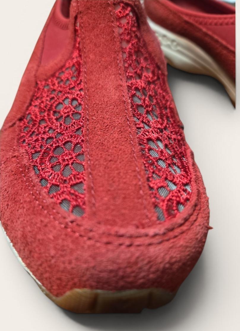 Easy Spirit Women's Estravellace  Cherry red Suede and lace Mules size 9