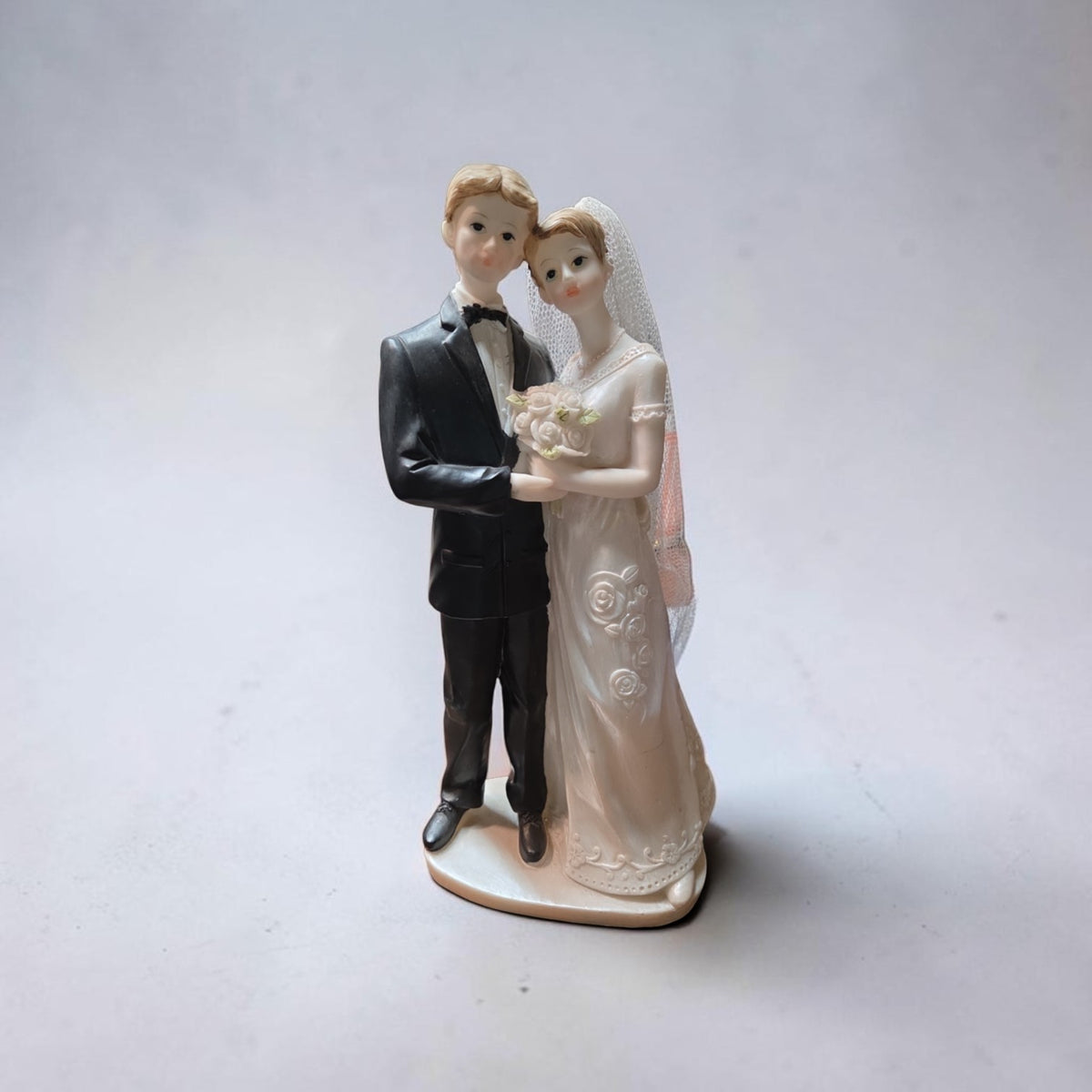 Bride and Groom Figurine White Wedding Couple Figurine Romantic Resin 8" #1